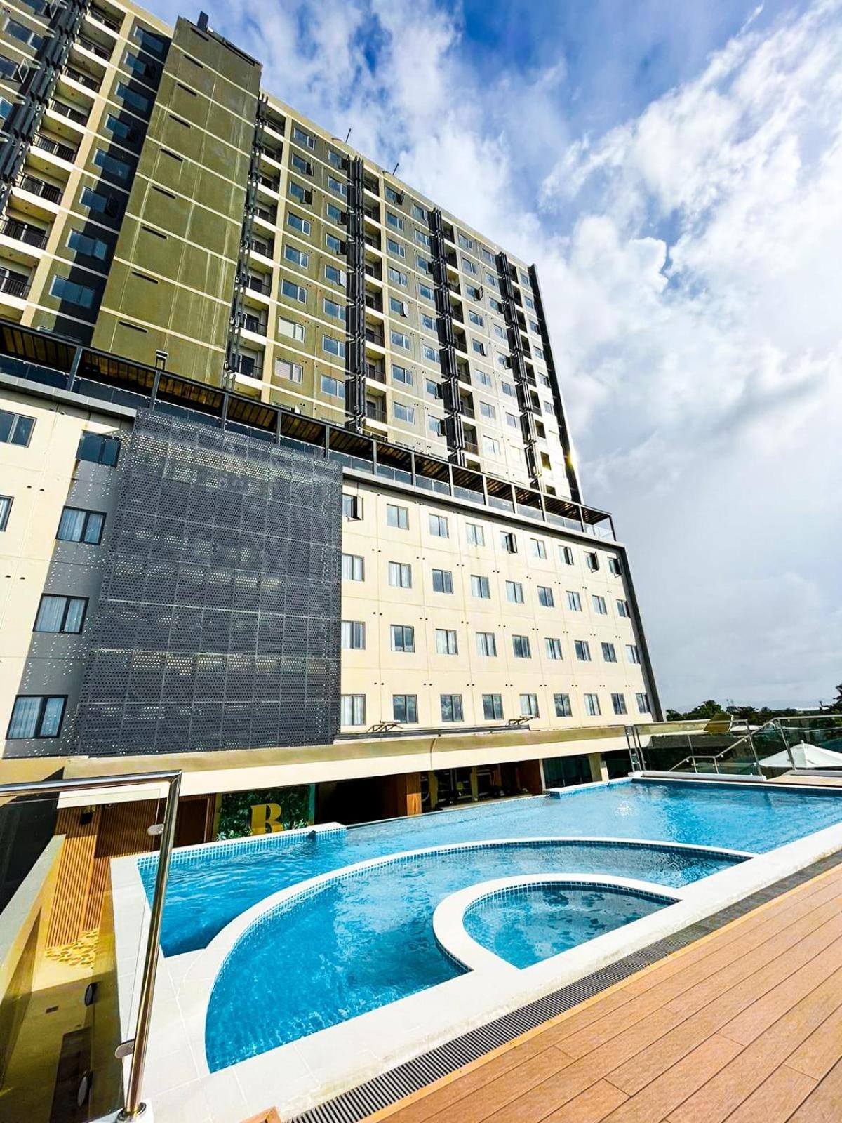 Uma Hotel And Residences Naga  Exteriör bild